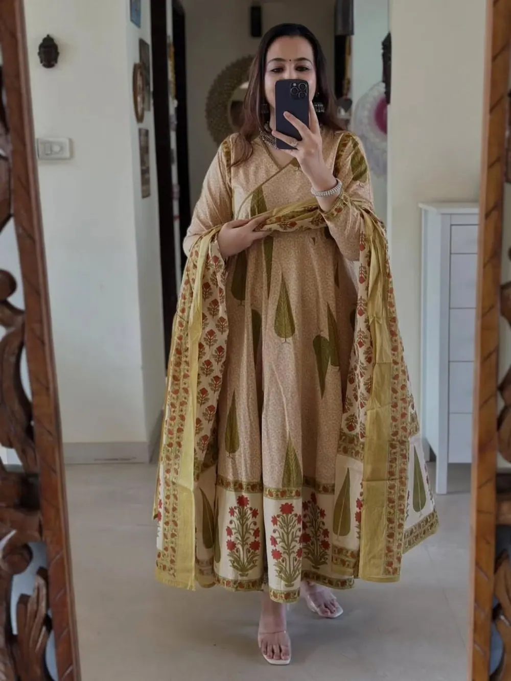 Kiyara Beige Kurta with Sheer Printed Dupatta