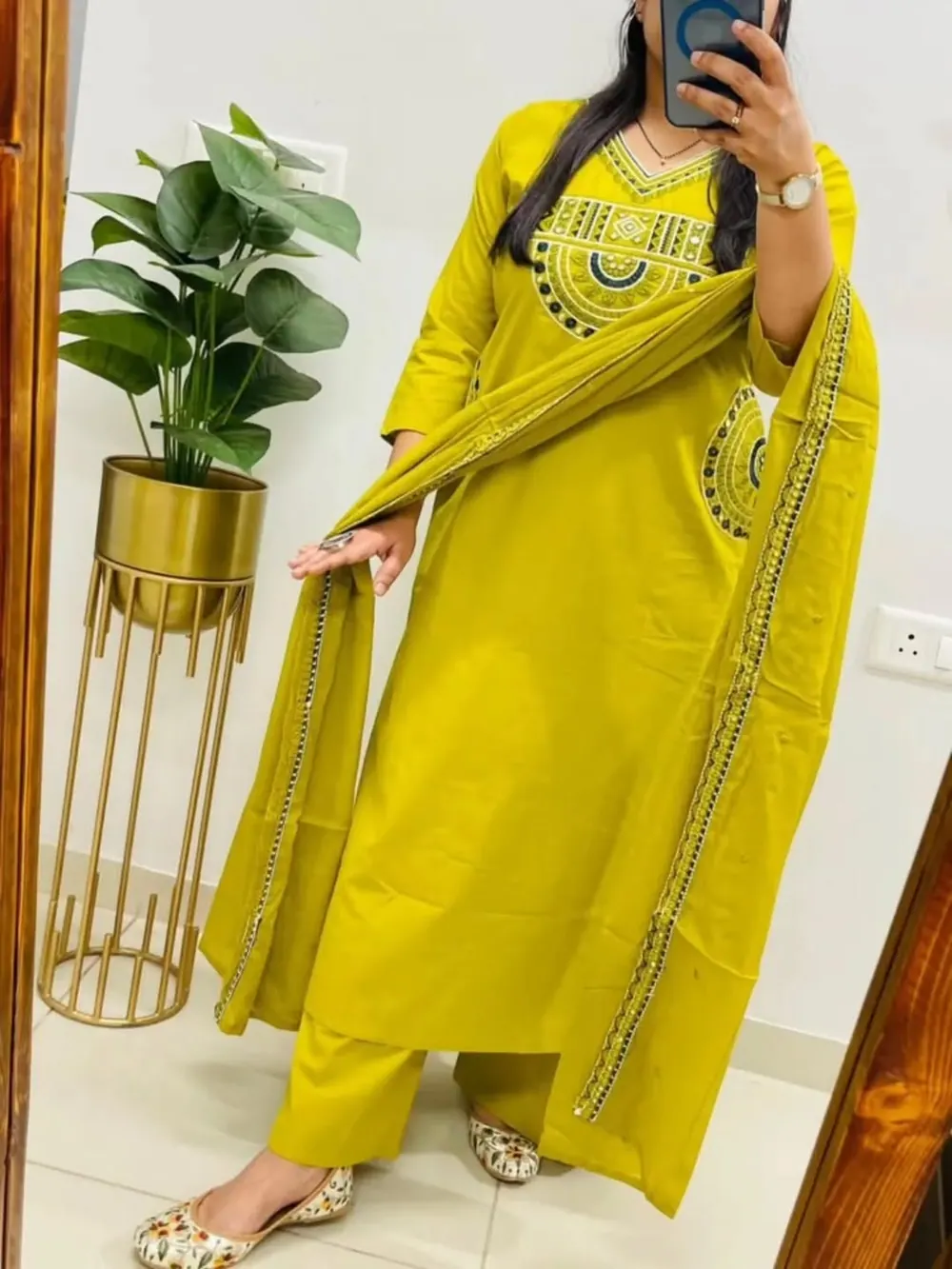 Nazia Yellow Zari Kurta Set